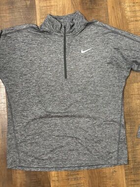 Nike Dry Element Running  carbon Heather Dri-FIT Half-Zip Athletic Top pullover